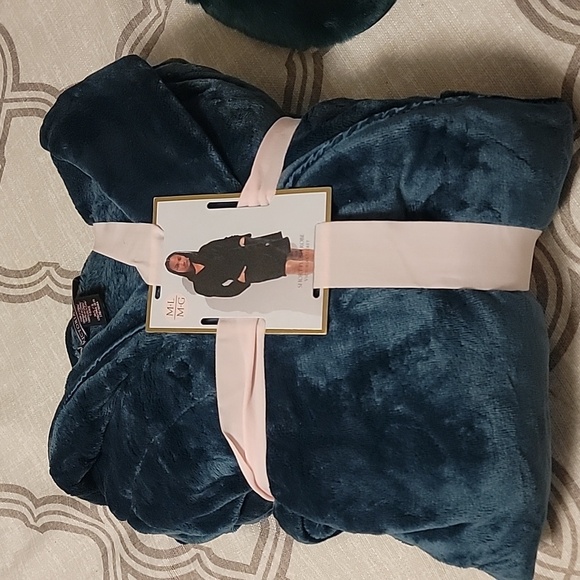 New green olive broidered Victoria's Secret set robe M/L and slippers  size S - Picture 6 of 11